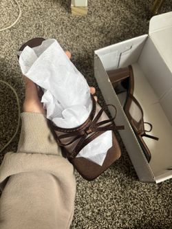 BROWN KITTEN HEELS WITH BOW