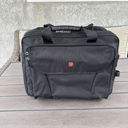 Wenger Expandable Laptop Messenger Bag with Padded Insert