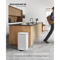 Kitchen , 10.5 Gallon (40 L) Garbage Can, Large Step Trash Bin with Lid, Stainless Steel, Soft Close, 15 Trash Bags Included, White ULTB540W40