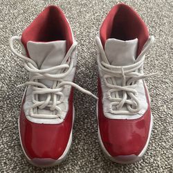 Red cherry 11 Jordan’s size 9,5