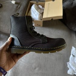 DR. MARTENS JUNIOR COMBS EXTRA TOUGH POLY CASUAL BOOTS
