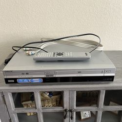 Sony DVD VHS Combo Player Recorder RDR-VX530 Hi-Fi Stereo Video Includes Remote