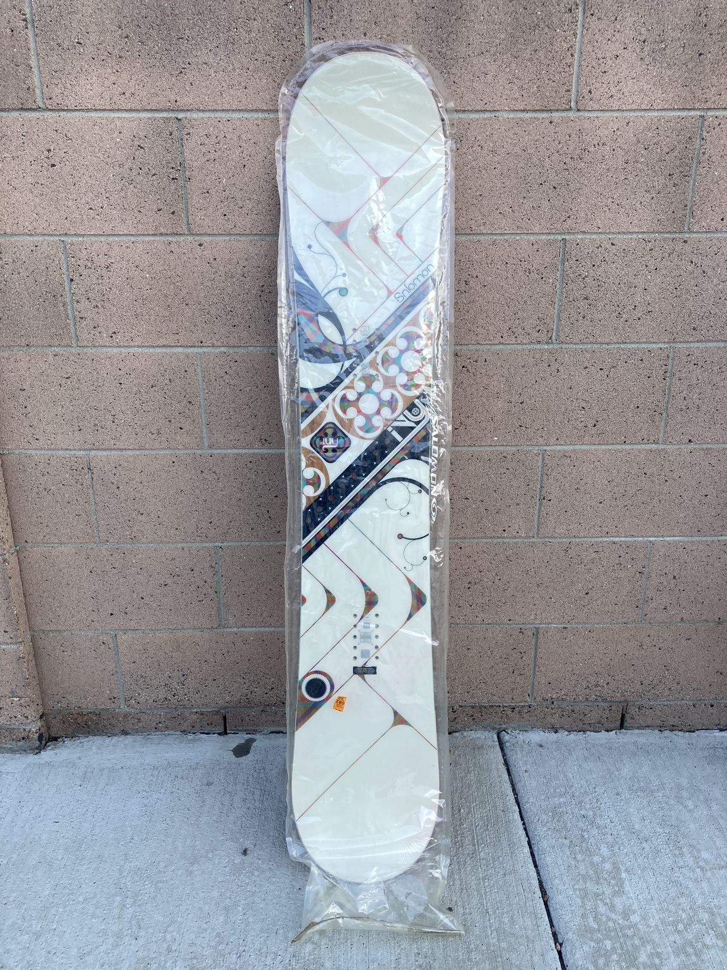 NEW Salomon Snowboard 149cm