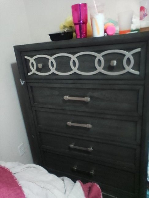 Gray Dresser Cones With Mirror (Not For The Dresser) For $10 More. Shoot Me An offer