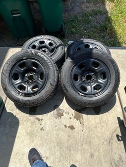 6 lug nissan frontier wheels.  $400. O.b.o