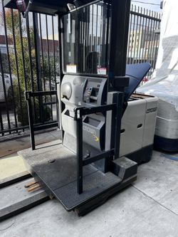 Crown Order Picker
