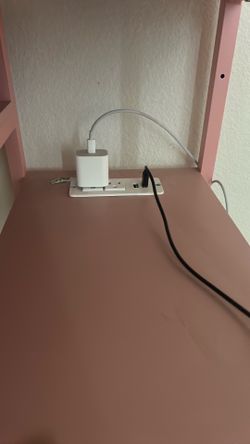 Nail desk