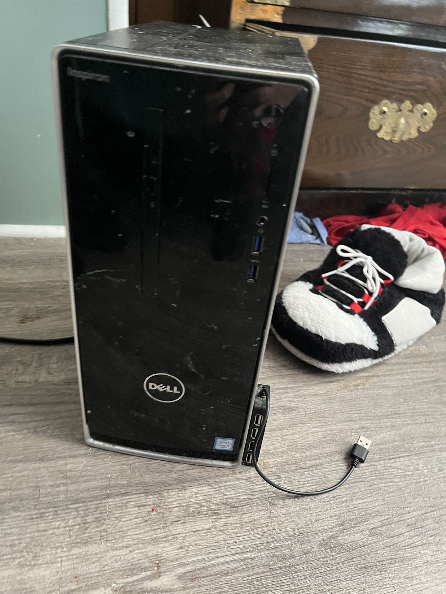 Scratched Up And Beat Up Dell inspiron 3650 desktop black (intel core i3-6100 processor 3.70 ghz, 8gb ram, 1tb hdd, dvd, wifi, bluetooth, windows 7/10