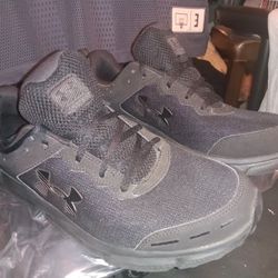 Under Armour Charged Assault Size 13 