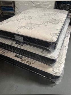Cal king size mattress / Colchon