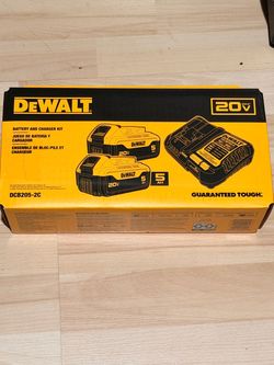 DEWALT 20V Max 5Ah Battery and Charger Kit
