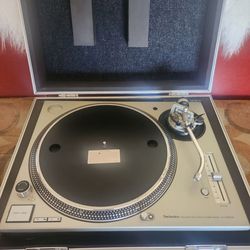 Technics SL-1200M3D turntable