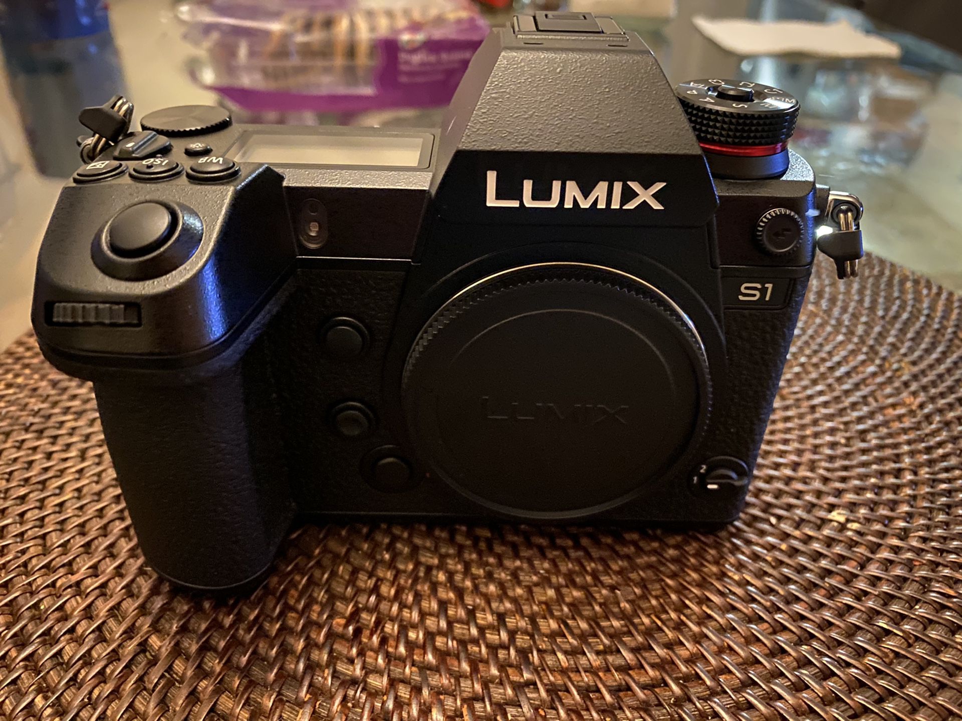 Panasonic Lumix S1 kit with 24-105 lens