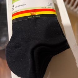 6 Pairs Of Kid’s Socks. Size  6-8.5