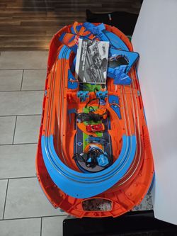 Hot Wheels race track