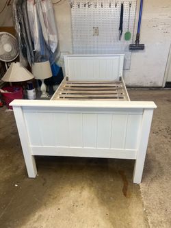 Bed frame twin size