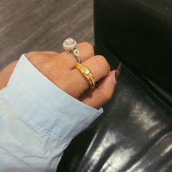 Cro-heart 22k gold-plated cross-flowered stone ring