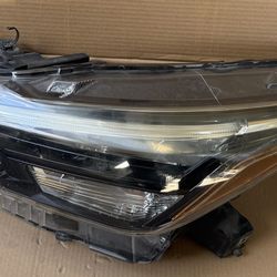2023 Nissan Versa Left headlight L E D