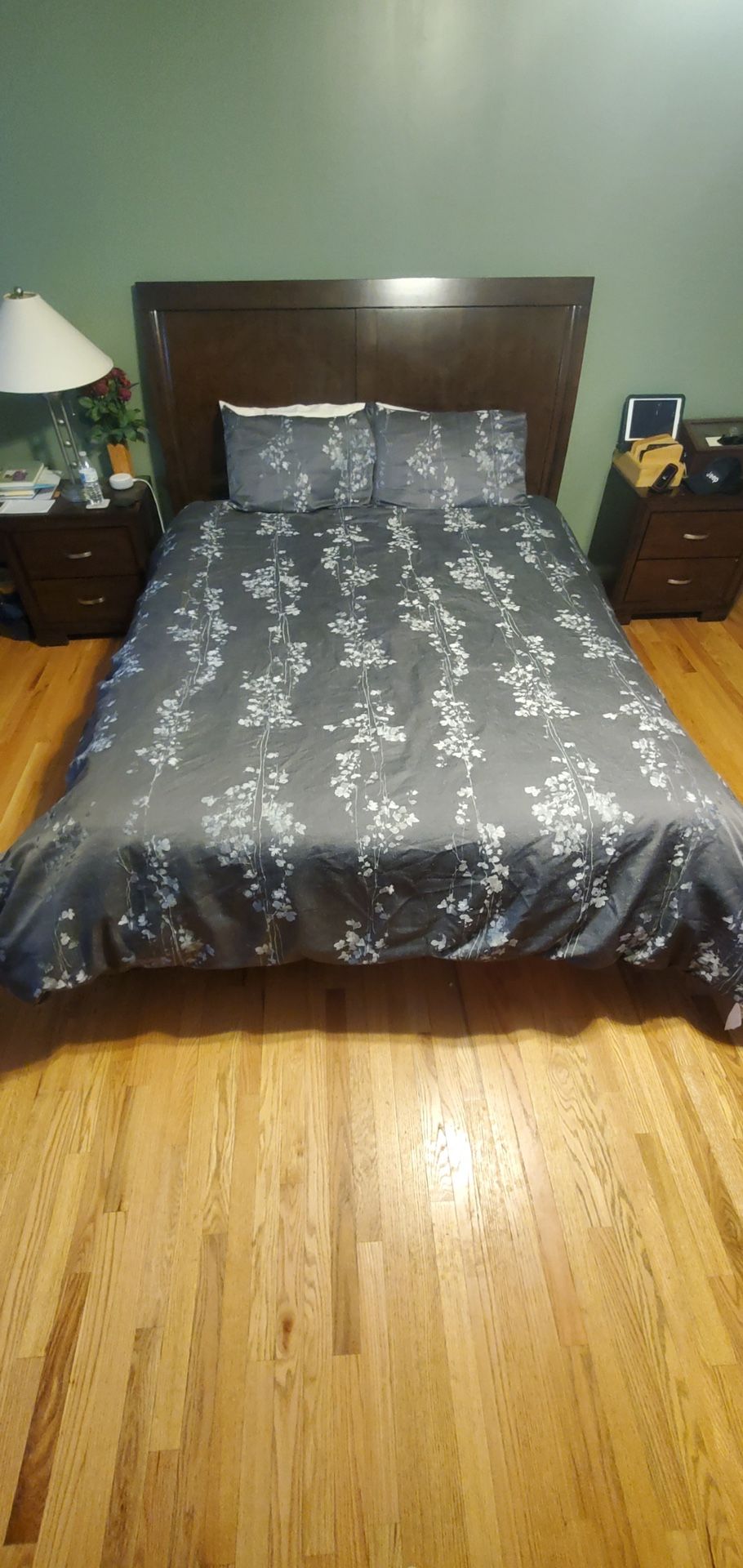 Queen Gray Flower Design Bedspread With Pillow Shams