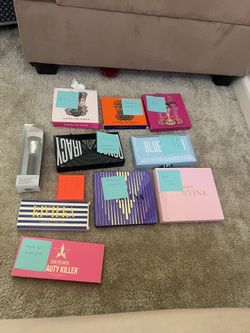Make Up Pallets .