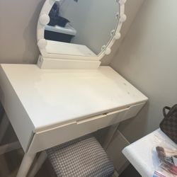 WHITE MIRROR MAKEUP STATION WITH CHAIR