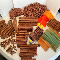 Vintage Lot of 700+ Lincoln Logs Assorted Pieces Roofs Slats Logs