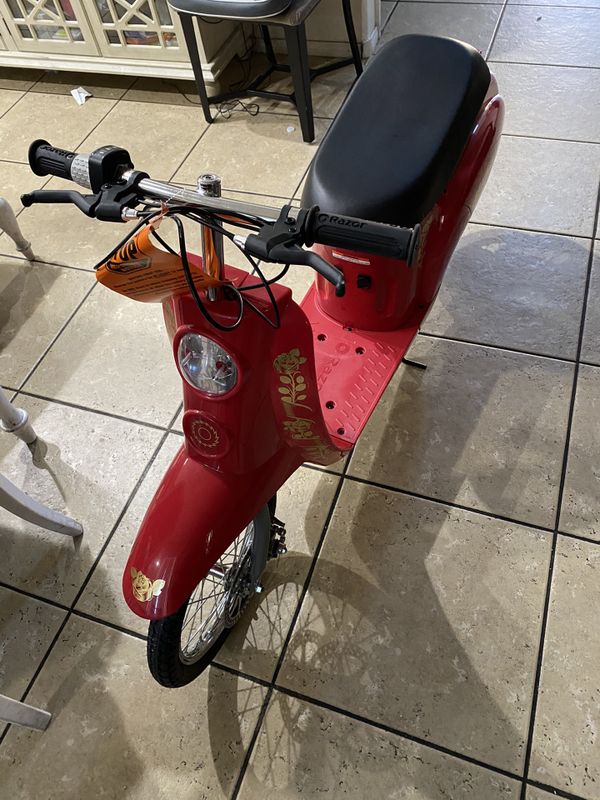 Razor electric moped red up to 175 lbs for Sale in Las Vegas, NV OfferUp