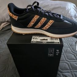 NWB Womens Addidas 70's 2.0 SIZE 9.5