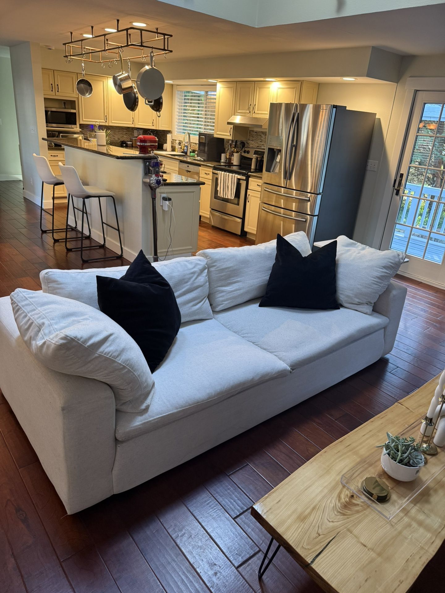 Low Couch 