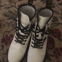 Dr Martens AirWair  Sz 5 New Womens