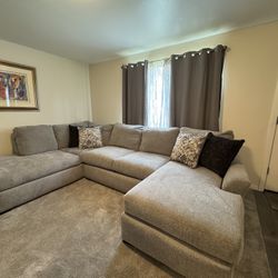 Broyhill Section - EXCELLENT CONDITION! 