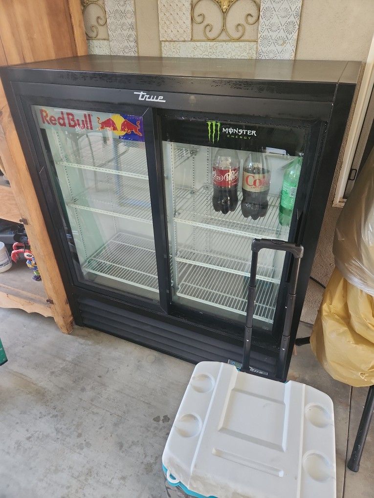 True Commercial Dual Door Cooler