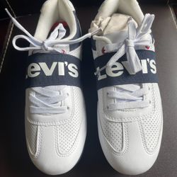 Levi’s Womens White Sneakers Size 7,5 Brand New 
