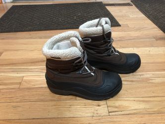 Columbia’s Trinity snow boots shoes women’s waterproof size 8