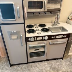 Kids play kitchen 