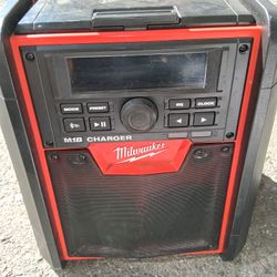 Milwaukee Radio And Charger Kit M18 Bluetooth And USB (New)