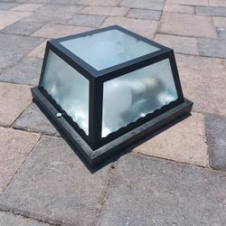 Outdoor light fixture 

