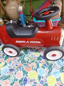 Like New radio flyer  retro   toddlers pysh car