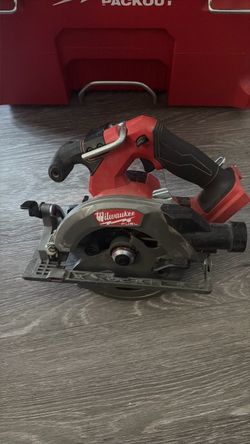Milwaukee skillsaw