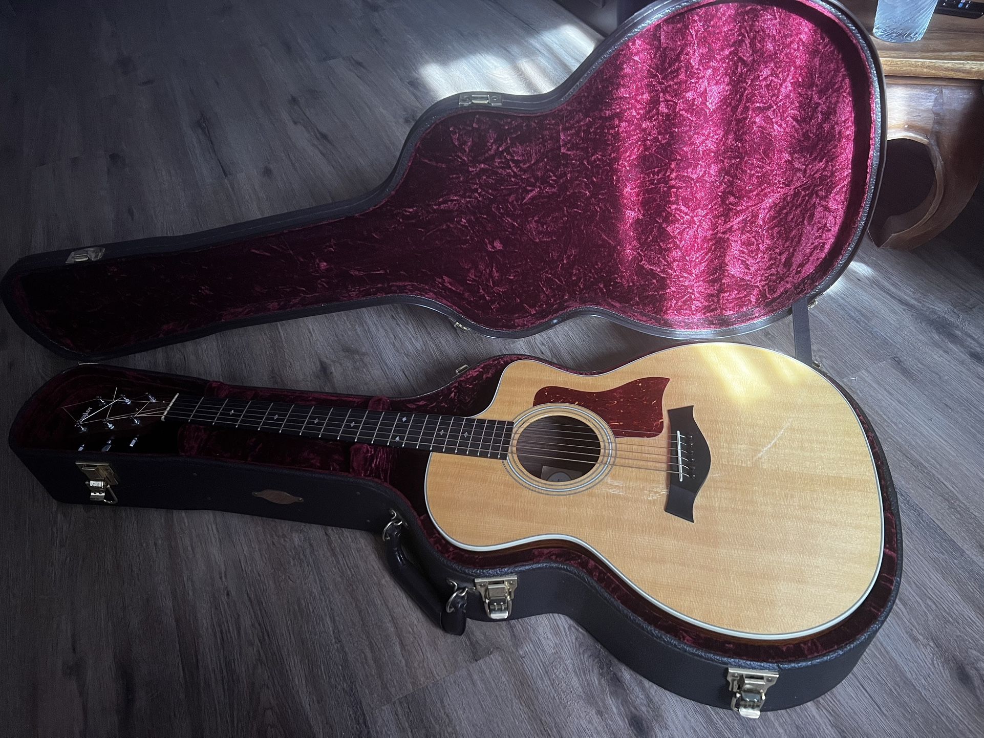 Taylor Acoustic/Electric Guitar