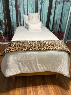 Like New Twin Bed With Mattress And Bedding