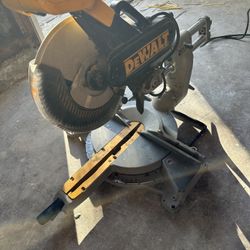 DEWALT COMPOUND SLIDING MITER SAW 