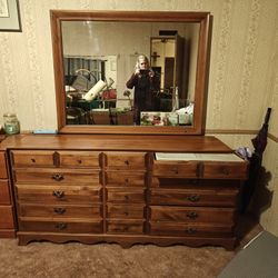 Dresser With Mirror 