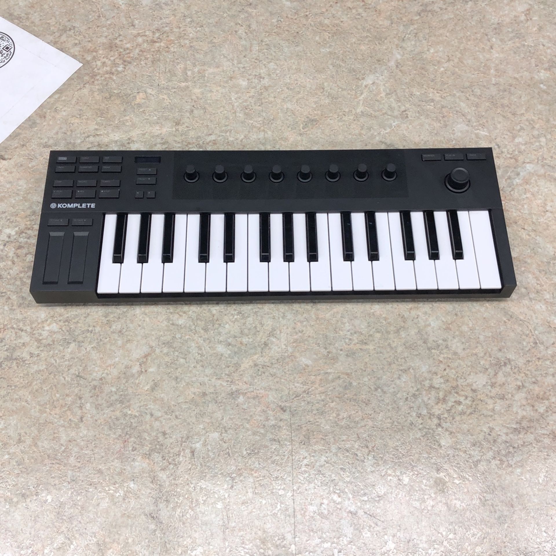 Native Instruments Komplete Kontrol M32 Compact Keyboard Controller 