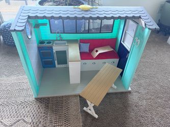 Doll beach house