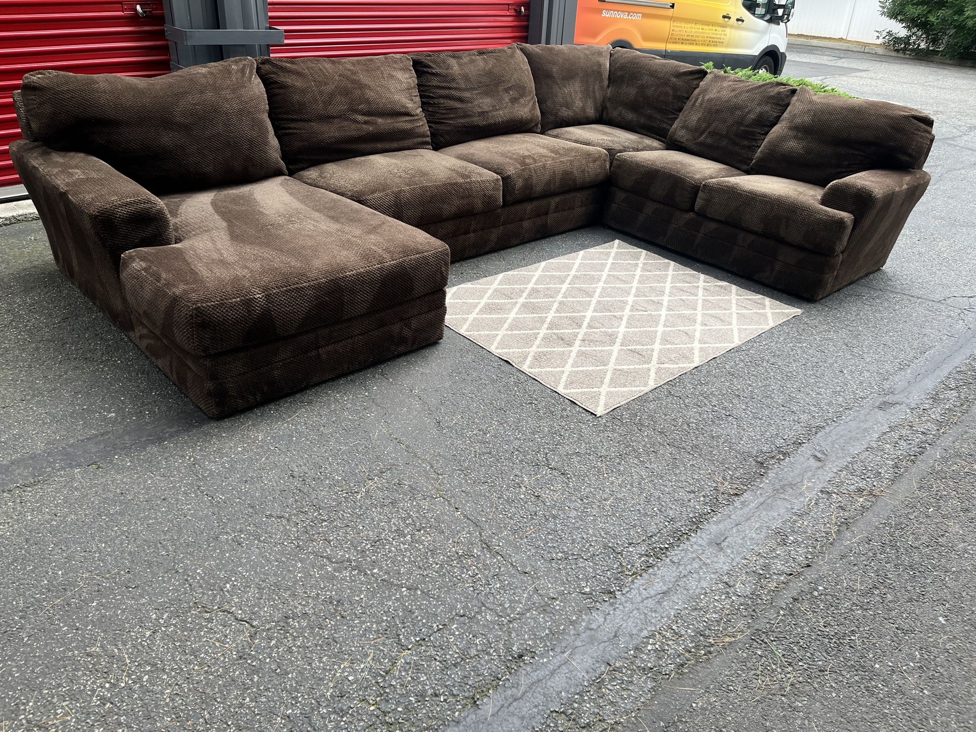 Sectional Couch!! Delivery Available 🚚!! Dimensions: 162” x 102” Length x 35” Height x 40” Depth ( 68” longer section)