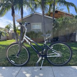 Fuji Sunfire 26” Hybrid / Comfort Bike – Front Suspension, 26” Wheels
