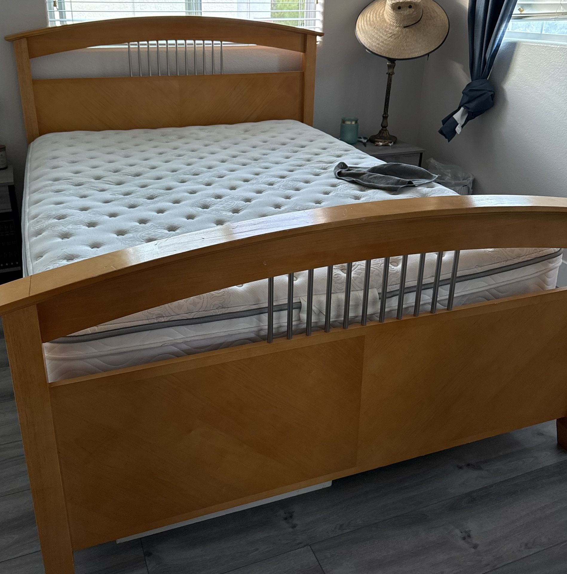 Bedroom Set With Mirrored Dresser, In-Tables, and Lamps