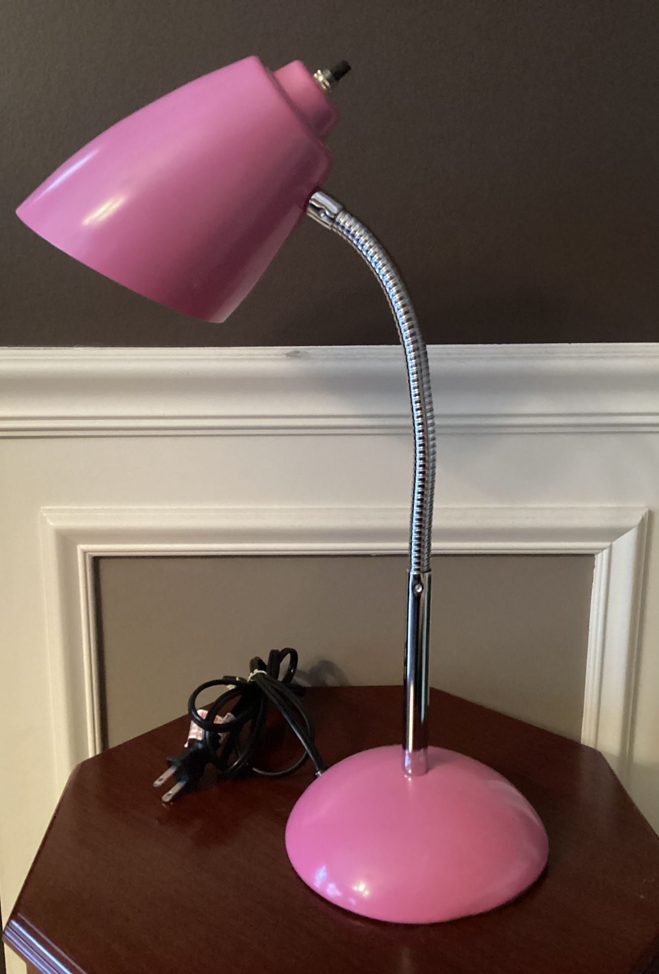Portable Desk Lamp Metal Bendable Hot Pink