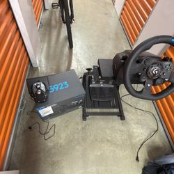 Logitech G923 Racing Wheel + Pedals + Shifter + GT Omega Classic Wheel Stand (Xbox/PC)